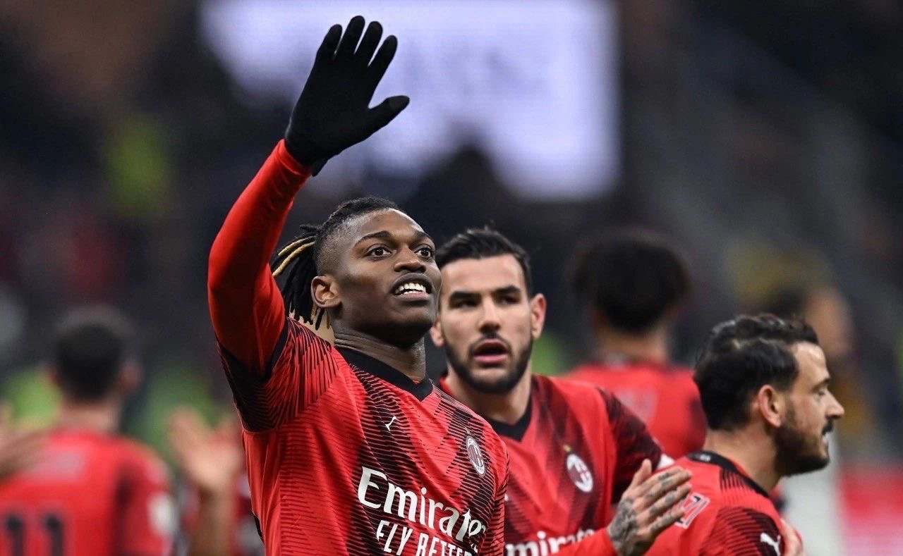 包含尤文图斯后防线失误频频，遭遇抨击的词条