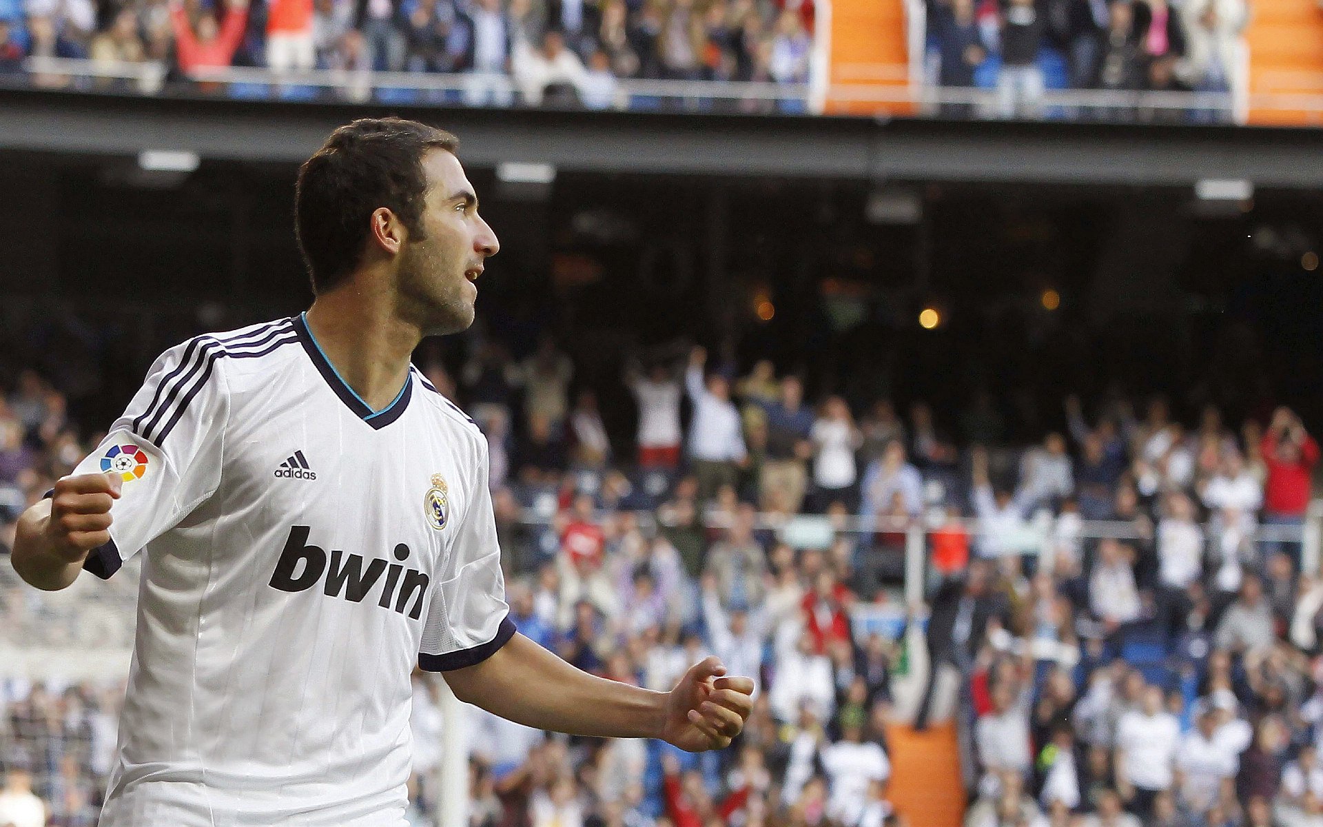 足总杯战况:那不勒斯防线稳固,北京国安进攻受阻,詹姆斯成最佳